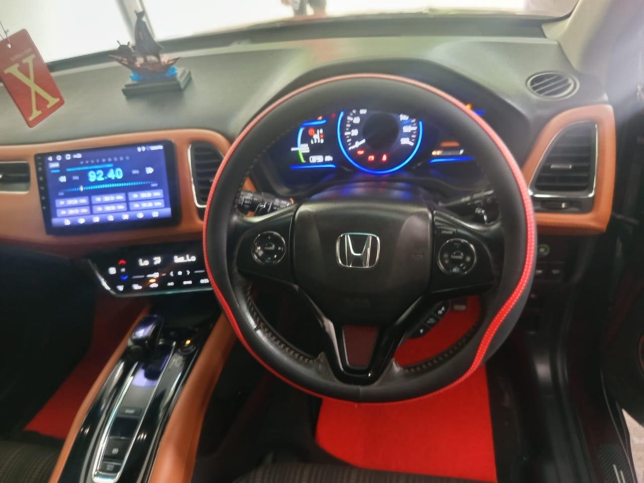 Go Lanka Tours Vehicle